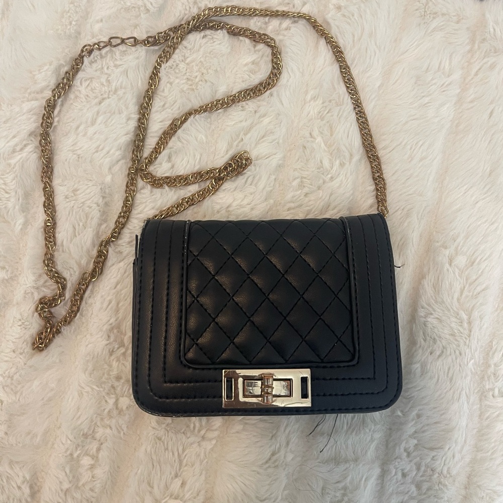 Elegant Black Quilted Chain Bag